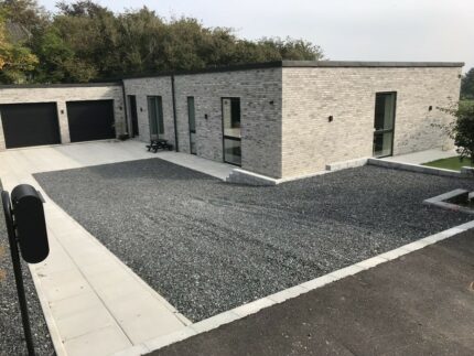 Sorte granitskærver